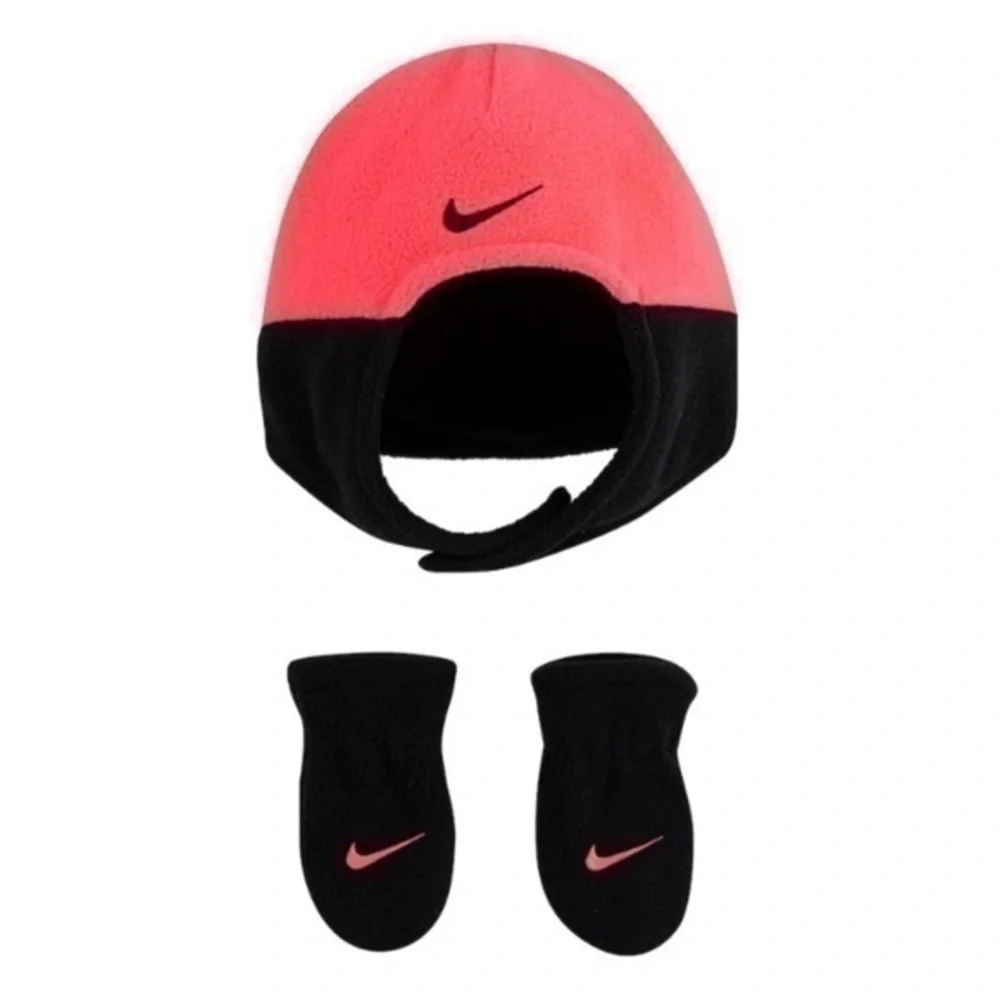 NWT. NIKE Infant Hat & Gloves